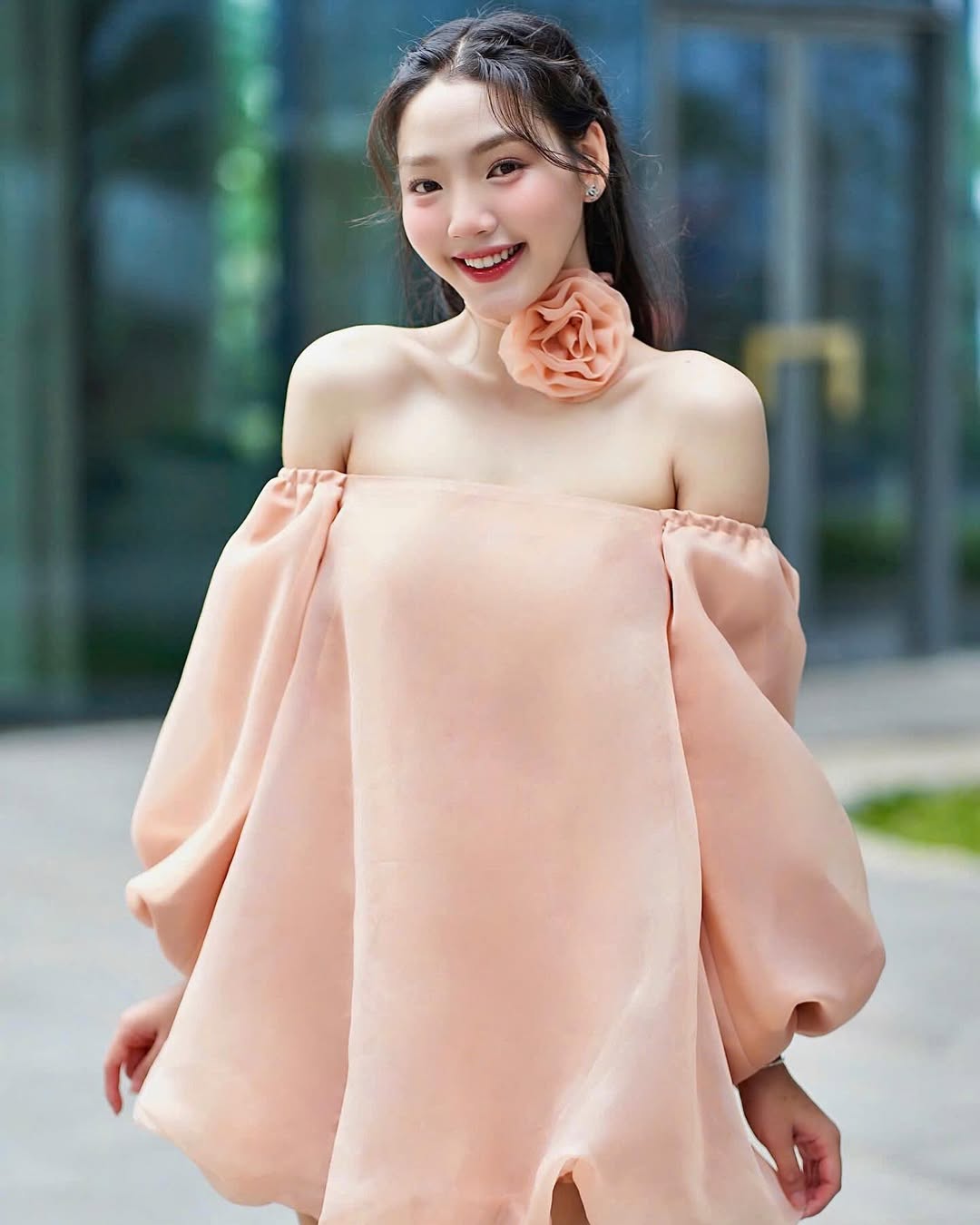 Dáng đi "xả stress" giữa đường của vợ Anh Đức làm lu mờ mỹ nhân cổ trang đẹp nhất hiện tại - Ảnh 7. Dáng đi "xả stress" giữa đường của vợ Anh Đức làm lu mờ mỹ nhân cổ trang đẹp nhất hiện tại - Ảnh 7.