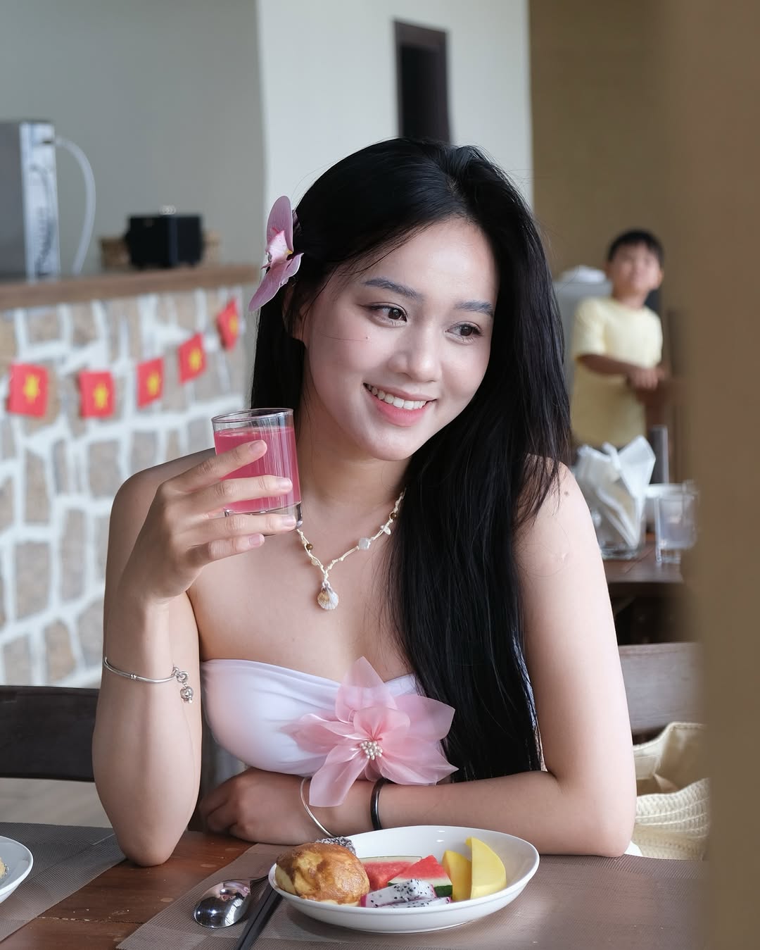 Nóng hơn mùa hè, bạn gái hot TikToker của "nam thần" U23 Việt Nam diện bikini khoe body khét lẹt - Ảnh 3.