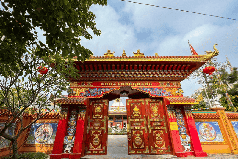 Phát hiện ngôi chùa ngay ở Hà Nội mang vẻ ngoài khác biệt: Du khách nhận xét cảnh như ở nước ngoài - Ảnh 1.