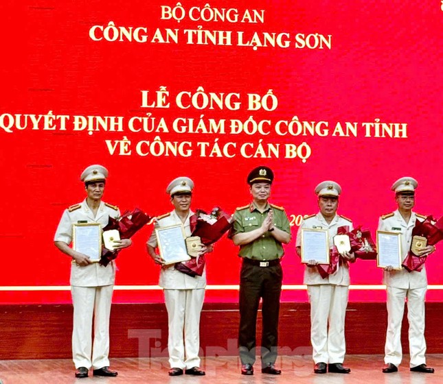 21 Lãnh đạo Công an tỉnh Lạng Sơn nghỉ hưu trước tuổi: Tinh gọn tổ chức bộ máy - Ảnh 1.