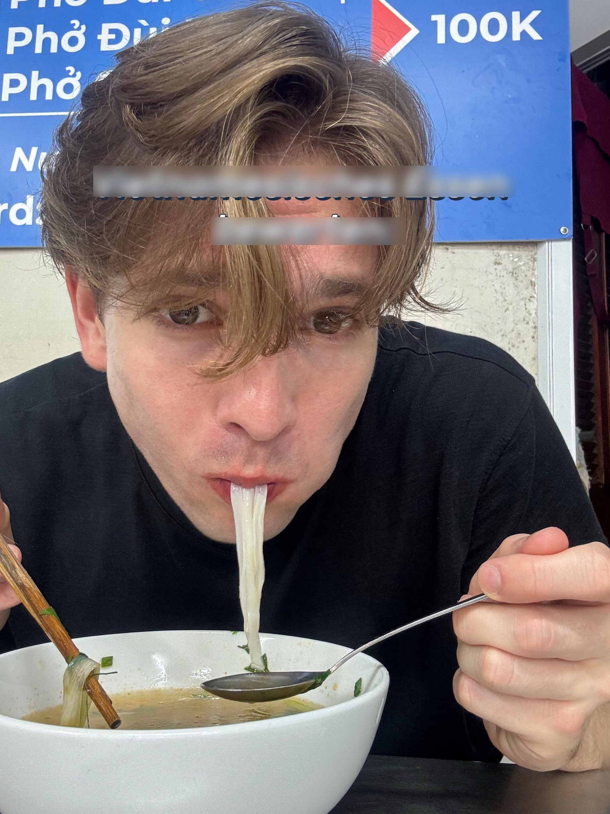 Khách Tây chấm điểm 11 món ăn Việt Nam đầy khí thế nhưng sau đó lại buồn bã khi nói tới 1 điều- Ảnh 1.