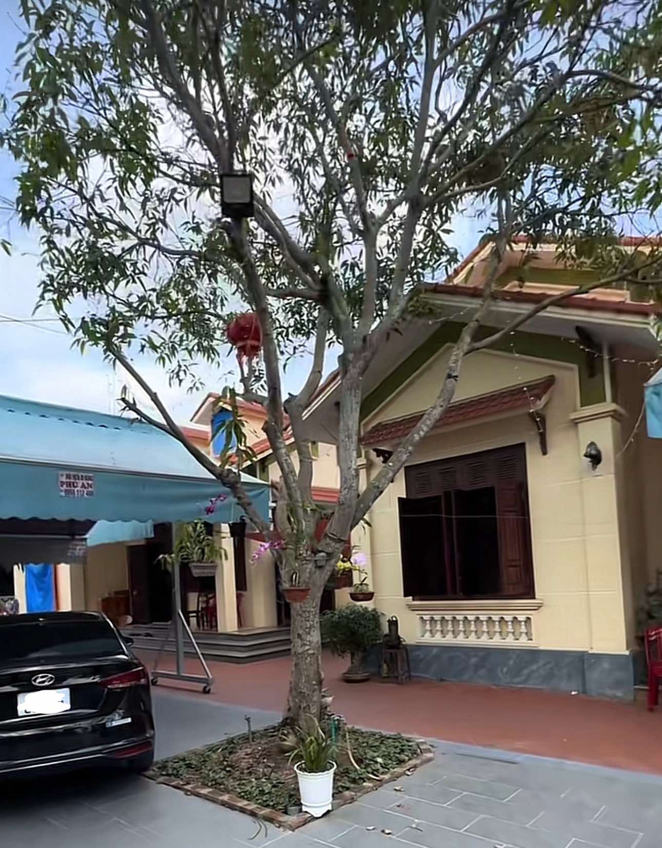 5 anh em chung sống hòa thuận trong 1 khu đất, xây 5 căn nhà giống hệt nhau ở Nam Định gây sốt MXH: Bí quyết nằm ở nhân vật đặc biệt này?- Ảnh 5. 5 anh em chung sống hòa thuận trong 1 khu đất, xây 5 căn nhà giống hệt nhau ở Nam Định gây sốt MXH: Bí quyết nằm ở nhân vật đặc biệt này?- Ảnh 5.