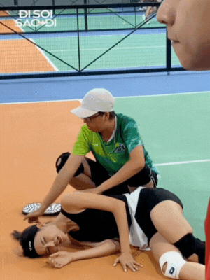 Siêu mẫu Kỳ Hân giảm 5kg sau vụ gãy chân trên sân pickleball, đôi chân dài “kiếm cơm” giờ thành tong teo cực xót- Ảnh 1.