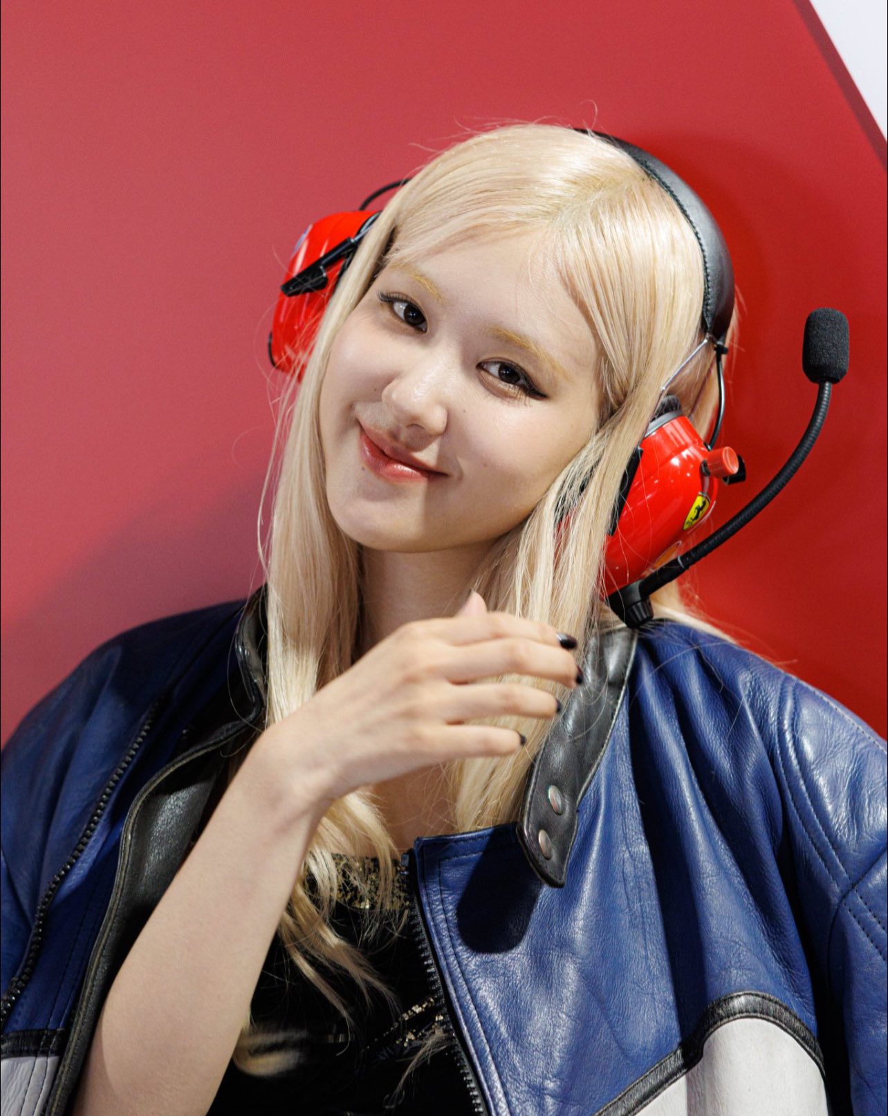 Trước Met Gala, Lisa v&agrave; Ros&eacute; vừa đụng độ tại trường đua F1, nhan sắc đều cực phẩm nhưng ai ấn tượng hơn?- Ảnh 8.