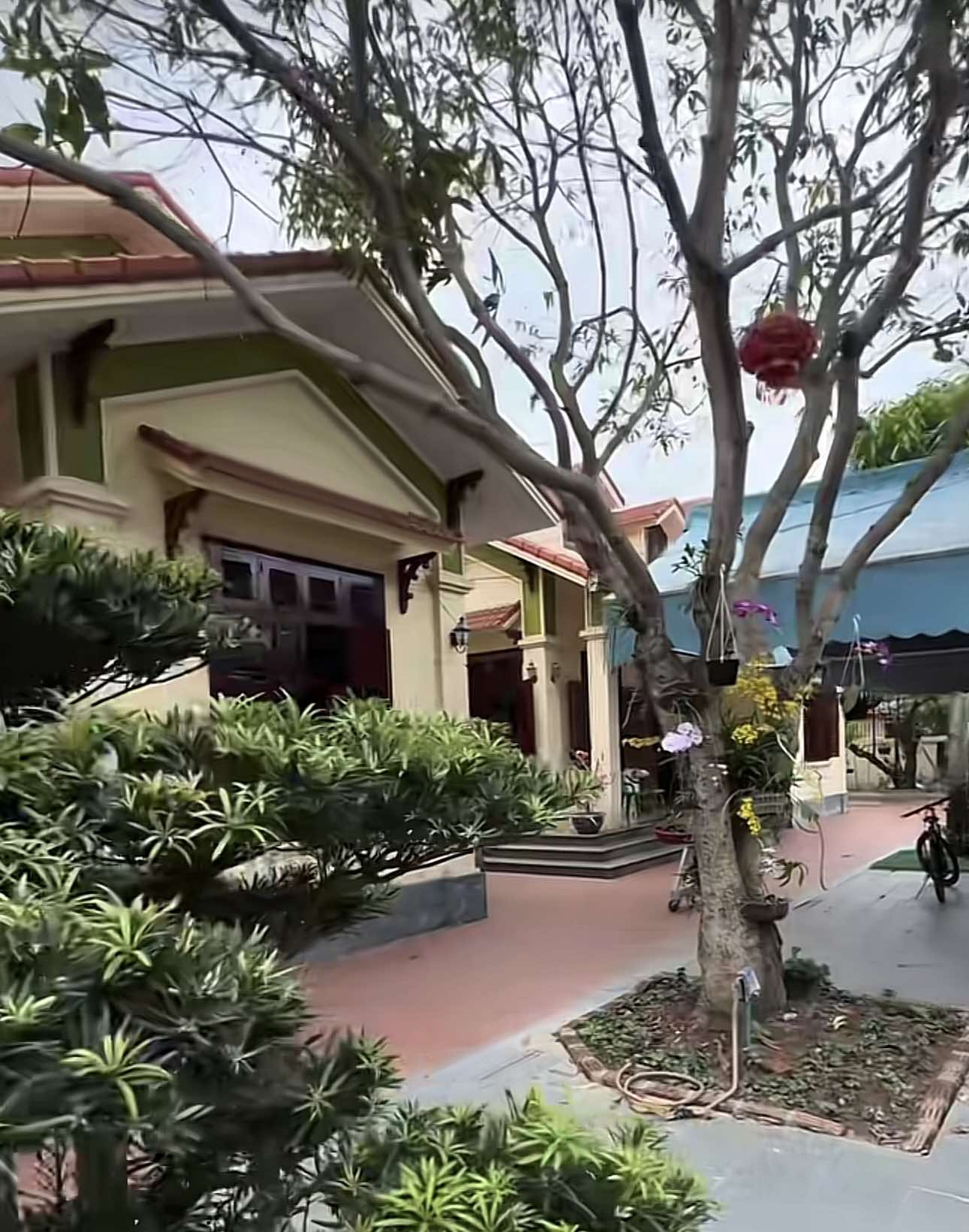 5 anh em chung sống hòa thuận trong 1 khu đất, xây 5 căn nhà giống hệt nhau ở Nam Định gây sốt MXH: Bí quyết nằm ở nhân vật đặc biệt này?- Ảnh 6. 5 anh em chung sống hòa thuận trong 1 khu đất, xây 5 căn nhà giống hệt nhau ở Nam Định gây sốt MXH: Bí quyết nằm ở nhân vật đặc biệt này?- Ảnh 6.