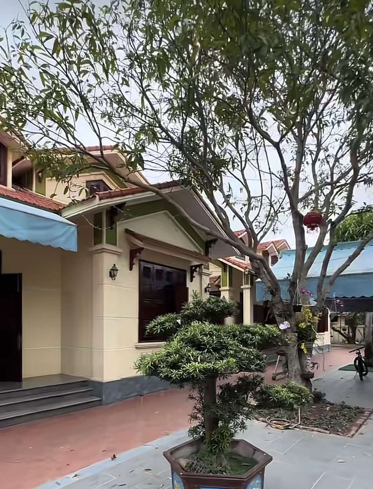 5 anh em chung sống hòa thuận trong 1 khu đất, xây 5 căn nhà giống hệt nhau ở Nam Định gây sốt MXH: Bí quyết nằm ở nhân vật đặc biệt này?- Ảnh 8. 5 anh em chung sống hòa thuận trong 1 khu đất, xây 5 căn nhà giống hệt nhau ở Nam Định gây sốt MXH: Bí quyết nằm ở nhân vật đặc biệt này?- Ảnh 8.
