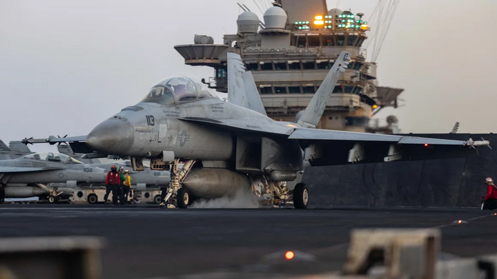 Ti&ecirc;m k&iacute;ch F/a - 18F Super Hornet Mỹ mất t&iacute;ch sau khi rơi khỏi t&agrave;u s&acirc;n bay USS Harry S.Truman - Ảnh 1.