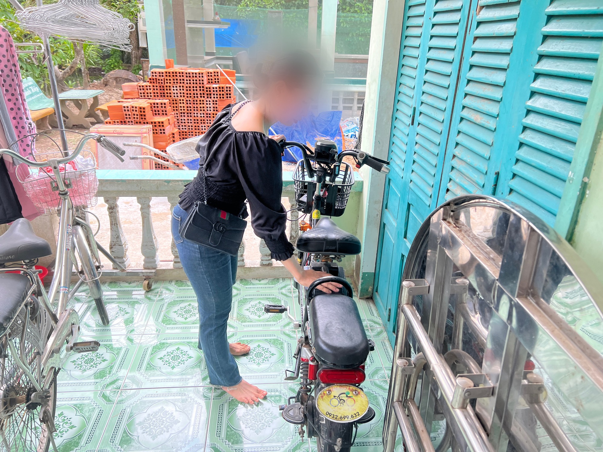 Khởi tố vụ án tai nạn giao thông làm bé gái 14 tuổi tử vong ở Vĩnh Long - Ảnh 2.