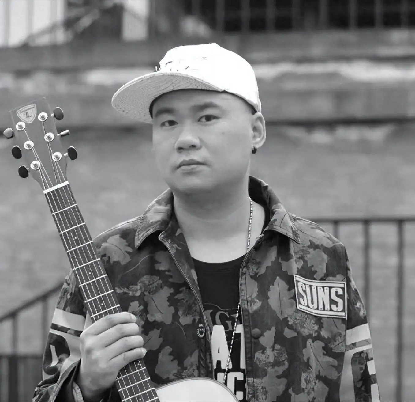 Nam ca sĩ qua đời đột ngột ở tuổi 44 - Ảnh 1.