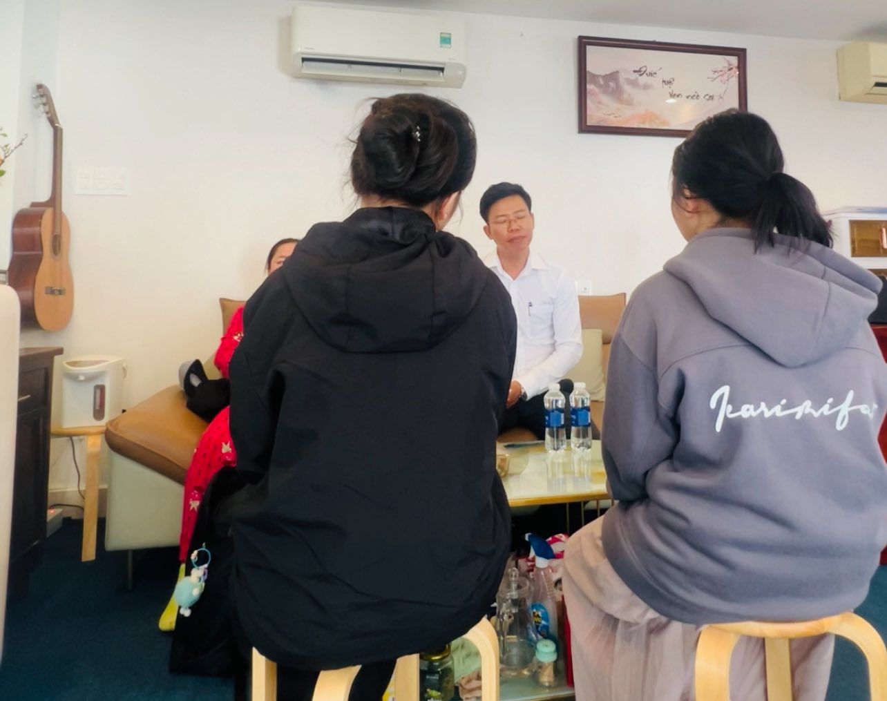 Khởi tố vụ án hiếp dâm cha ruột: Hai con gái tố cáo ở TP HCM - Ảnh 2. Khởi tố vụ án hiếp dâm cha ruột: Hai con gái tố cáo ở TP HCM - Ảnh 2.