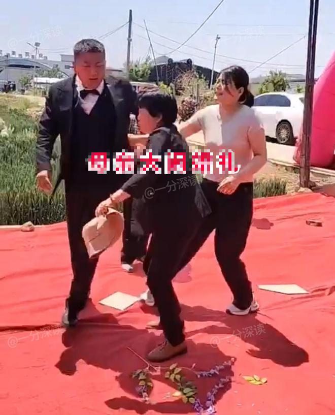 Con trai 32 tuổi l&eacute;n l&uacute;t lấy vợ 52 tuổi, mẹ tức giận đến ph&aacute; đ&aacute;m cưới- Ảnh 1.