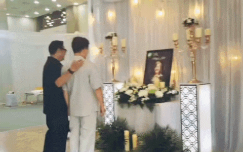 Đám tang mẹ MC Đại Nghĩa: Trường Giang - Nhã Phương và dàn sao đến viếng trong đêm, 1 nữ diễn viên gây xúc động- Ảnh 1.