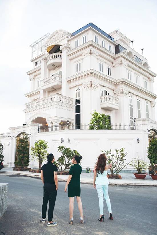 Biệt thự dát vàng ở khu nhà giàu Thảo Điền của nữ diễn viên nổi tiếng cả nước, quê Vũng Tàu- Ảnh 1.