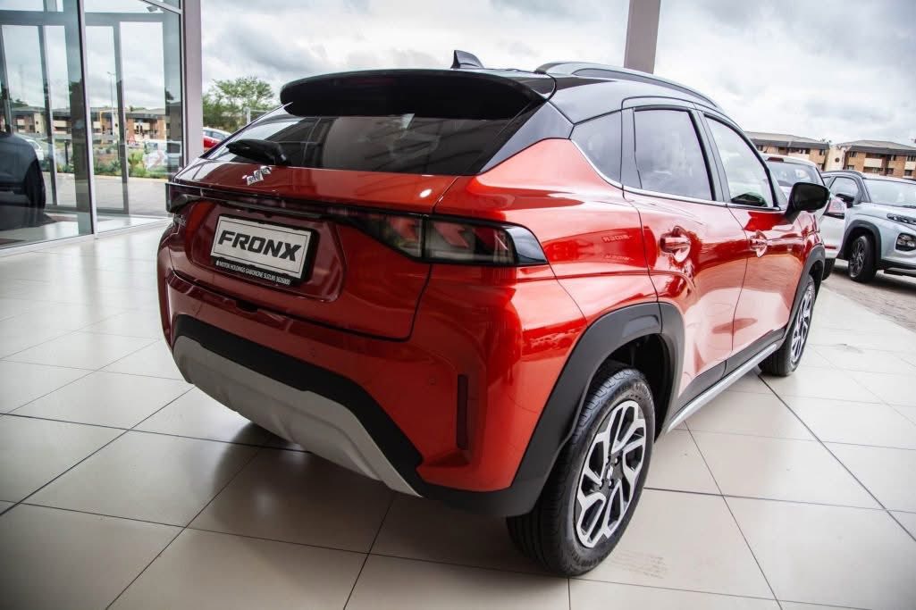 Suzuki Fronx bán tại Việt Nam mà trang bị thế này thì làm khó Raize, Sonet: Có HUD, camera 360, hybrid, nhiều tính năng ADAS độc nhất phân khúc - Ảnh 4.