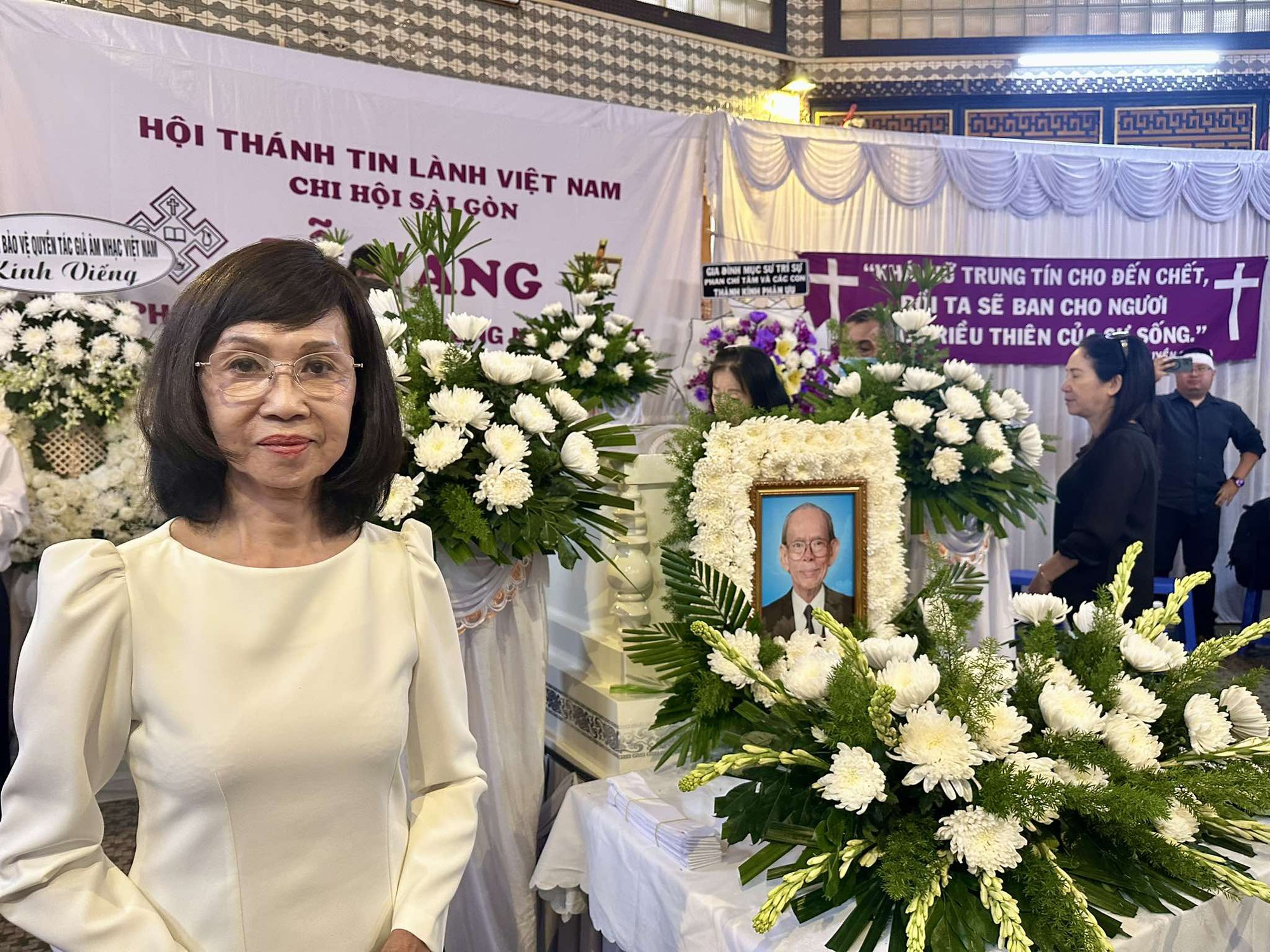 Ca sĩ Trang Mỹ Dung tiễn biệt nhạc sĩ Trương Hoàng Xuân - Ảnh 1.