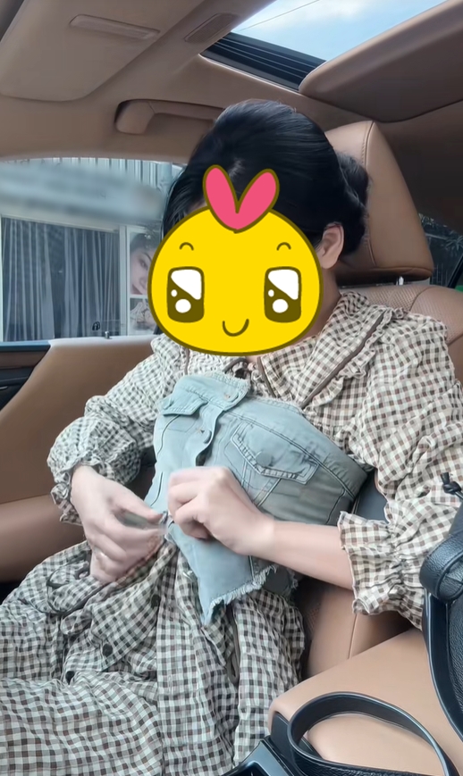 HÓNG: Drama gái xinh thay đồ trên xe hút hơn 3 triệu lượt người vào xem - Ảnh 1. HÓNG: Drama gái xinh thay đồ trên xe hút hơn 3 triệu lượt người vào xem - Ảnh 1.
