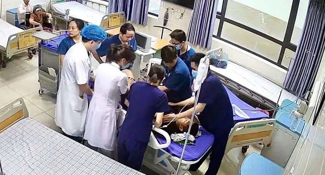 Hành hung nhân viên y tế: Khi nào chấm dứt?- Ảnh 2.