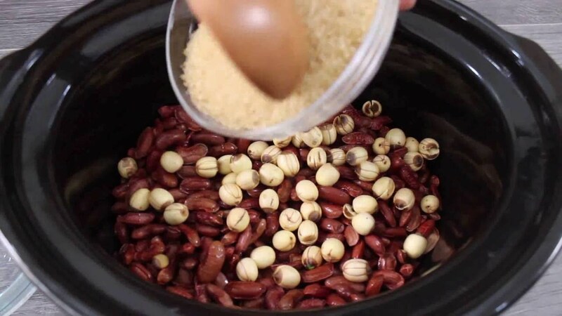 Cứ sang hè mẹ lại nấu cháo đậu đen kèm hạt sen giục con ăn, 30 năm sau tôi mới xúc động hiểu tại sao- Ảnh 1. Cứ sang hè mẹ lại nấu cháo đậu đen kèm hạt sen giục con ăn, 30 năm sau tôi mới xúc động hiểu tại sao- Ảnh 1.