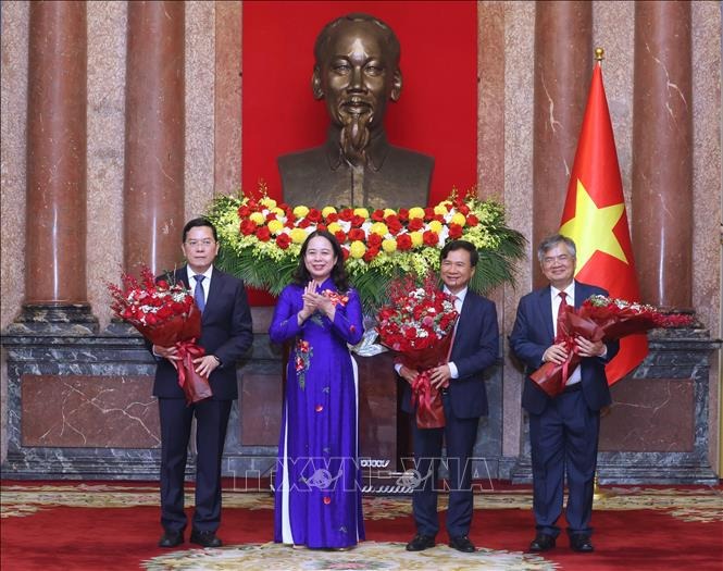Chủ tịch nước Lương Cường trao quyết định bổ nhiệm 3 Phó Chủ nhiệm Văn phòng Chủ tịch nước- Ảnh 3.