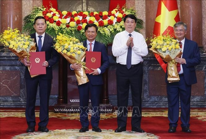 Chủ tịch nước Lương Cường trao quyết định bổ nhiệm 3 Phó Chủ nhiệm Văn phòng Chủ tịch nước- Ảnh 1.