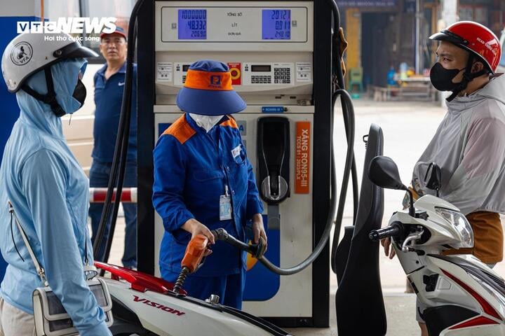 Giá xăng hôm nay có thể tiếp tục giảm hơn 500 đồng/lít - Ảnh 1.