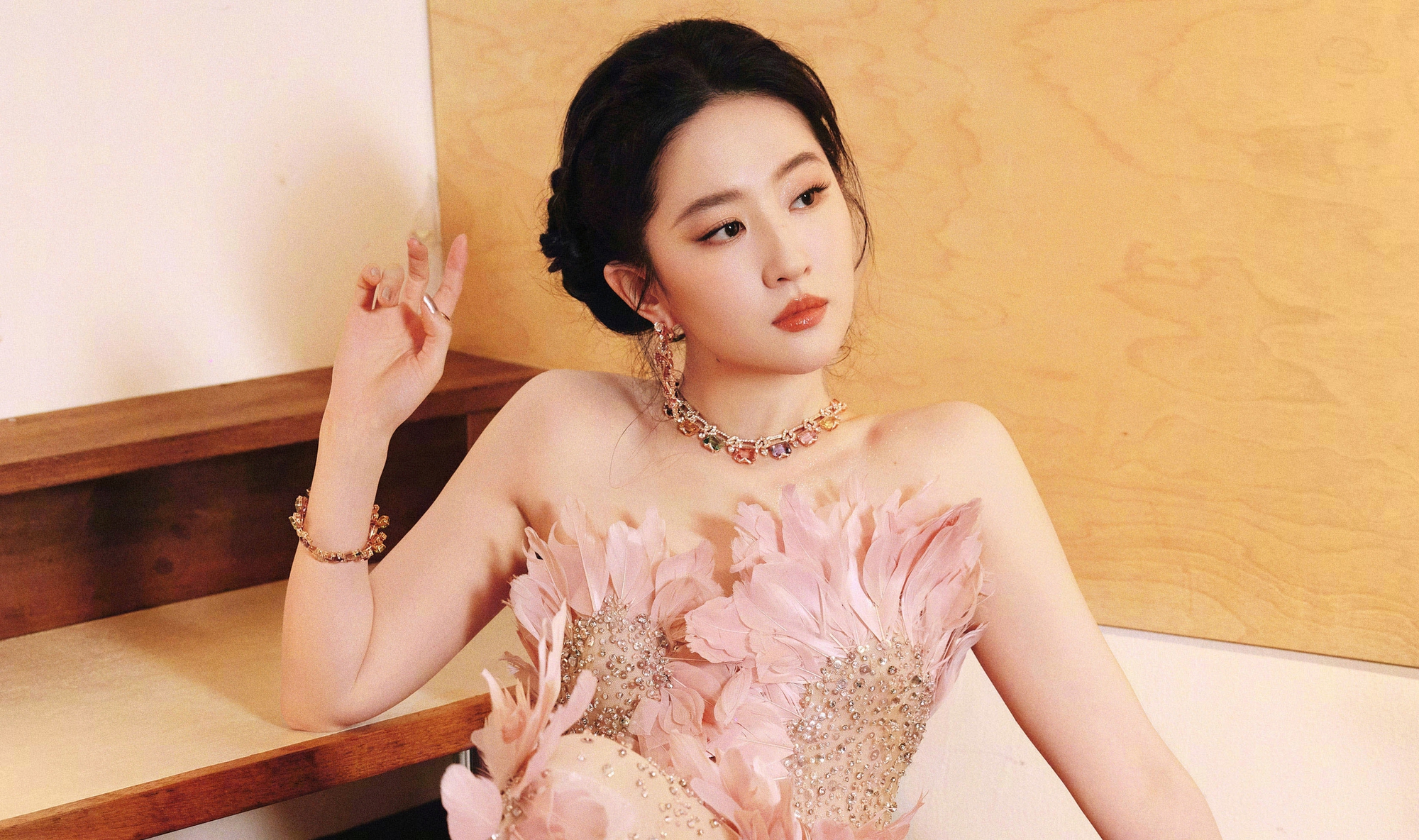 Lưu Diệc Phi lộ nh&acirc;n c&aacute;ch thật khi bị người kh&aacute;c vạch trần th&oacute;i ph&ocirc;ng bạt ngay tr&ecirc;n s&oacute;ng trực tiếp- Ảnh 4.