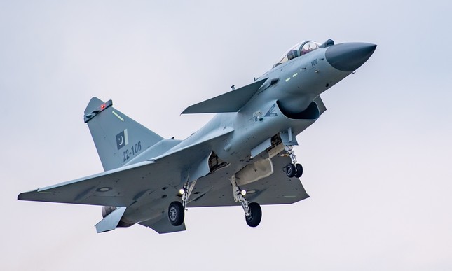 Pakistan sử dụng máy bay j - 10 c tấn công Ấn Độ: Chiến thuật quân sự mới nổi - Ảnh 1.