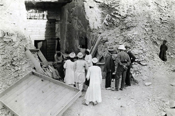 Khai quật lăng mộ Pharaoh phong ấn suốt 3.000 năm, những người xấu số mở ra chuỗi chết chóc bi thảm, chuyện gì xảy ra?- Ảnh 2.