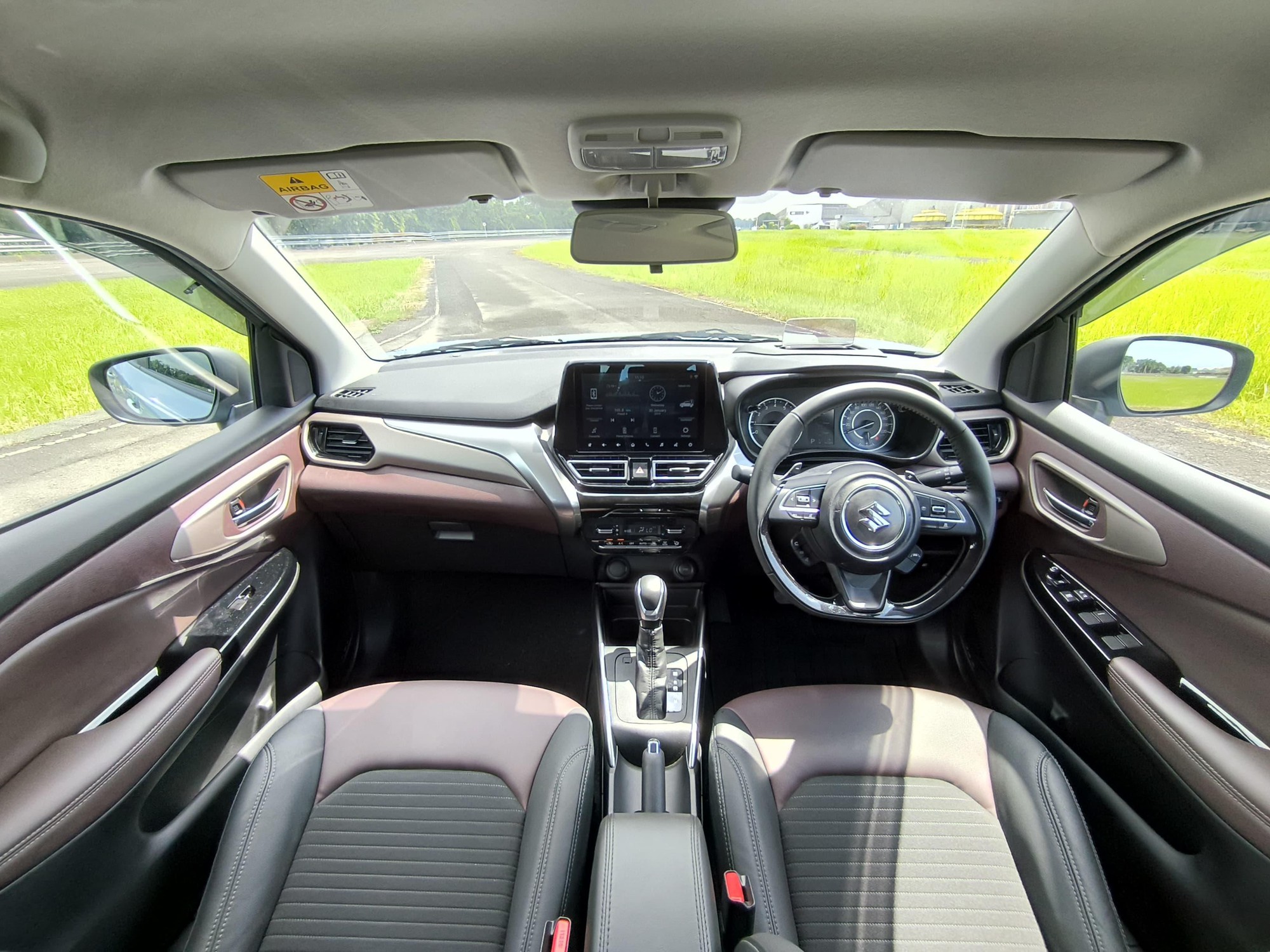 Suzuki Fronx bán tại Việt Nam mà trang bị thế này thì làm khó Raize, Sonet: Có HUD, camera 360, hybrid, nhiều tính năng ADAS độc nhất phân khúc - Ảnh 7.