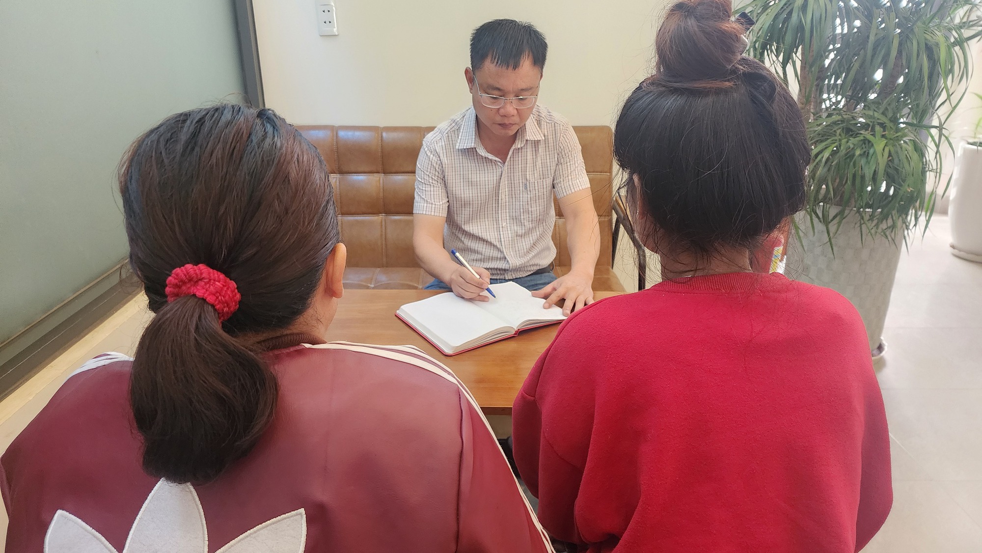 Làm rõ vụ nhiều học sinh lớp 12 tại 1 trường "tự nguyện" xin nghỉ học - Ảnh 2. Làm rõ vụ nhiều học sinh lớp 12 tại 1 trường "tự nguyện" xin nghỉ học - Ảnh 2.
