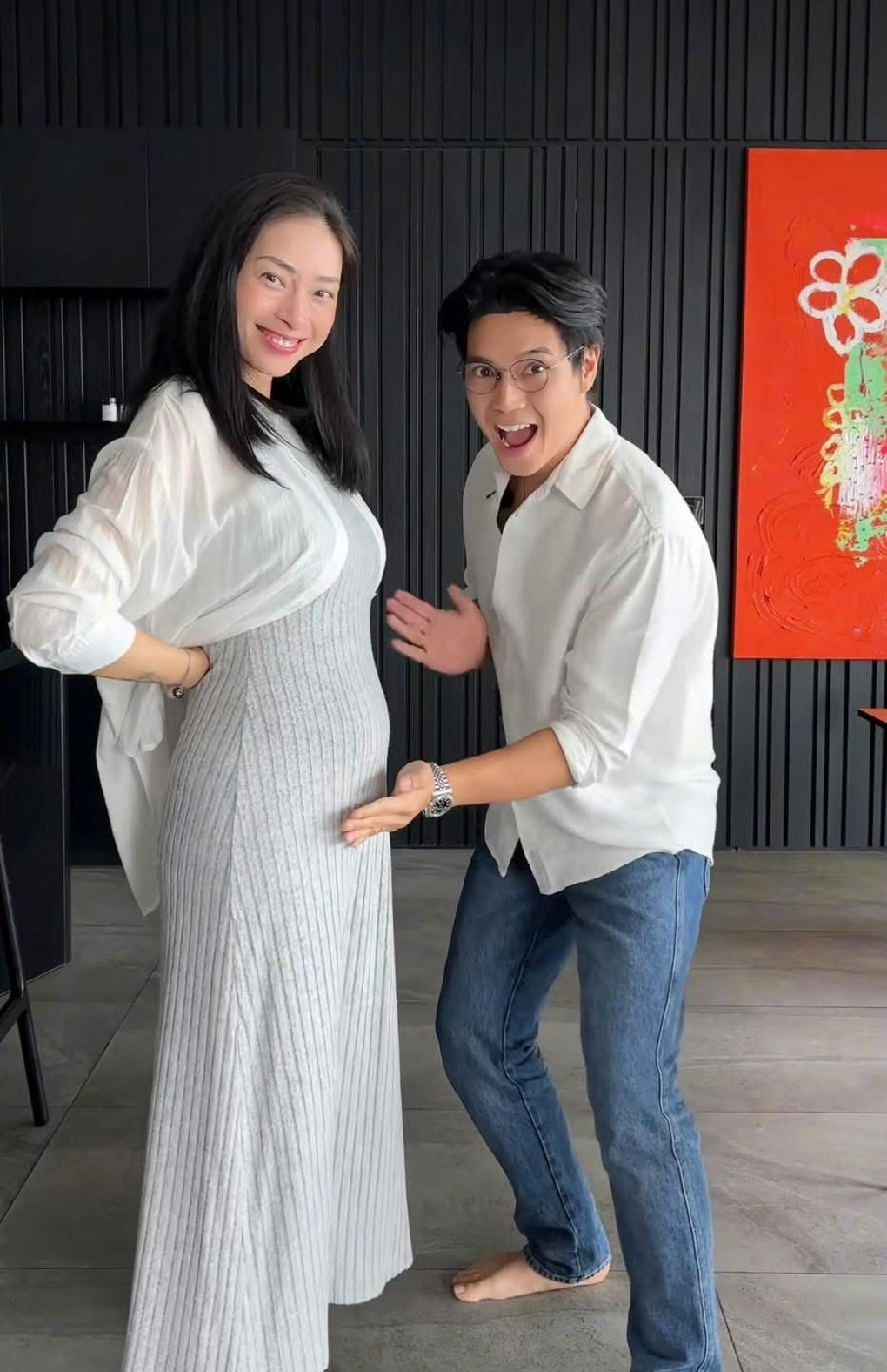 3 năm h&ocirc;n nh&acirc;n của Ng&ocirc; Thanh V&acirc;n: Được chồng k&eacute;m 11 tuổi chăm hơn em b&eacute;, ngoại h&igrave;nh g&acirc;y ngạc nhi&ecirc;n khi mang thai lần đầu ở tuổi 46 - Ảnh 6.