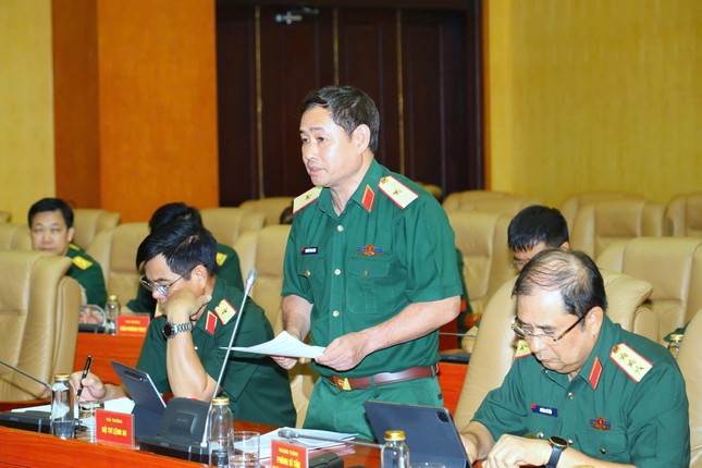 Bộ Quốc phòng triển khai 37 dịch vụ công trực tuyến trong năm 2025 - Ảnh 4. Bộ Quốc phòng triển khai 37 dịch vụ công trực tuyến trong năm 2025 - Ảnh 4.