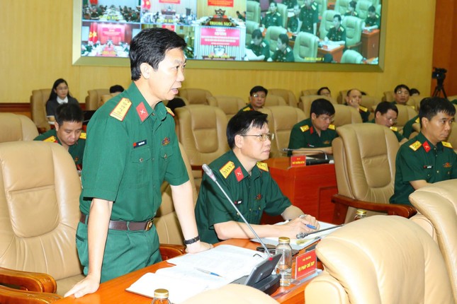 Bộ Quốc phòng triển khai 37 dịch vụ công trực tuyến trong năm 2025 - Ảnh 3. Bộ Quốc phòng triển khai 37 dịch vụ công trực tuyến trong năm 2025 - Ảnh 3.