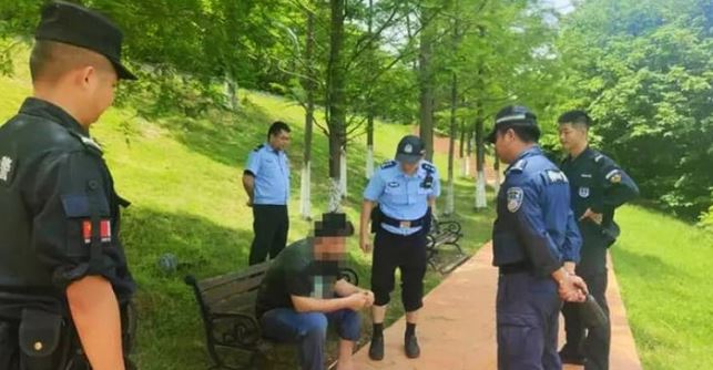 Đọc đơn h&agrave;ng với d&ograve;ng ghi ch&uacute; lạ, chủ qu&aacute;n v&agrave; nh&acirc;n vi&ecirc;n "lo sốt v&oacute;" - Ảnh 1.