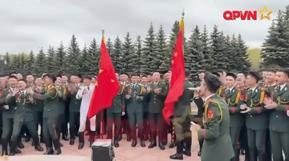 Khi các quân nhân Việt Nam “thoát vai”: Đồng ca hit quốc dân của 1 Anh Trai, san phẳng sân khấu với màn dancesport cực nghệ- Ảnh 2.