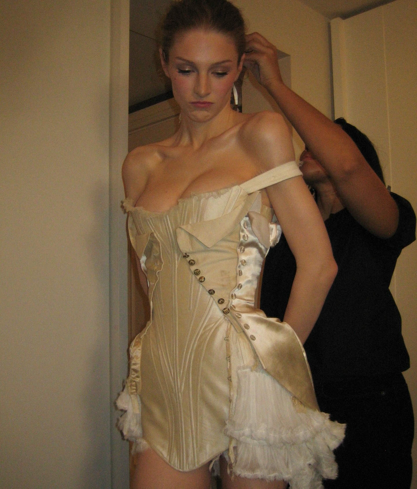 Mỹ nh&acirc;n chuyển giới h&oacute;a ti&ecirc;n nữ "n&oacute;ng bỏng" tại after party Met Gala, khiến 14 triệu người thổn thức - Ảnh 4.