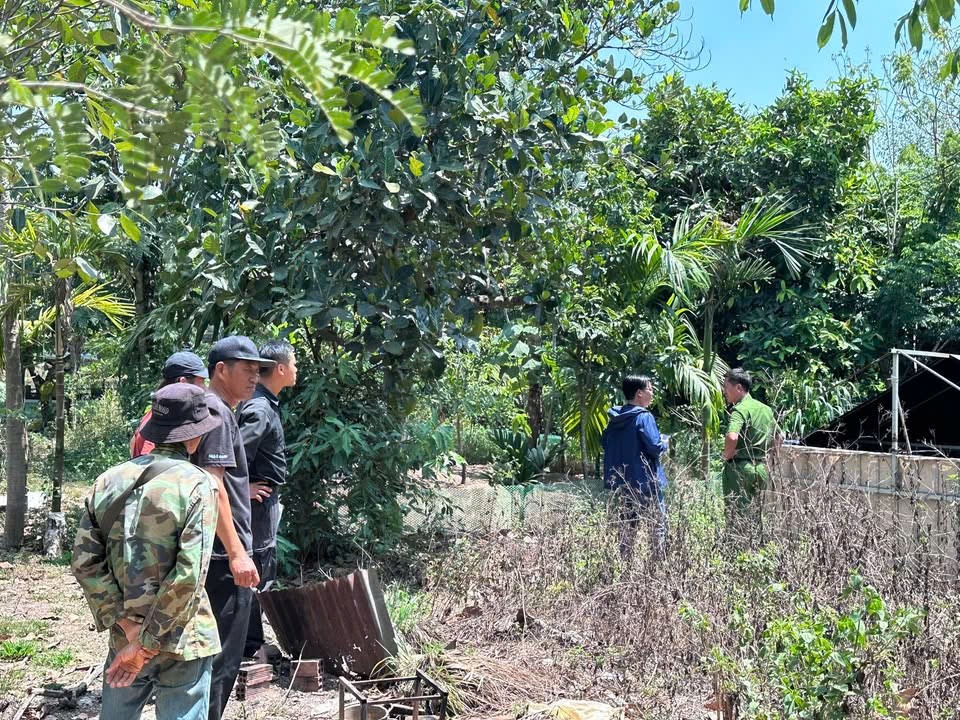 Điều tra nguy&ecirc;n nh&acirc;n tử vong của 2 người đ&agrave;n &ocirc;ng khi bơm nước- Ảnh 1.