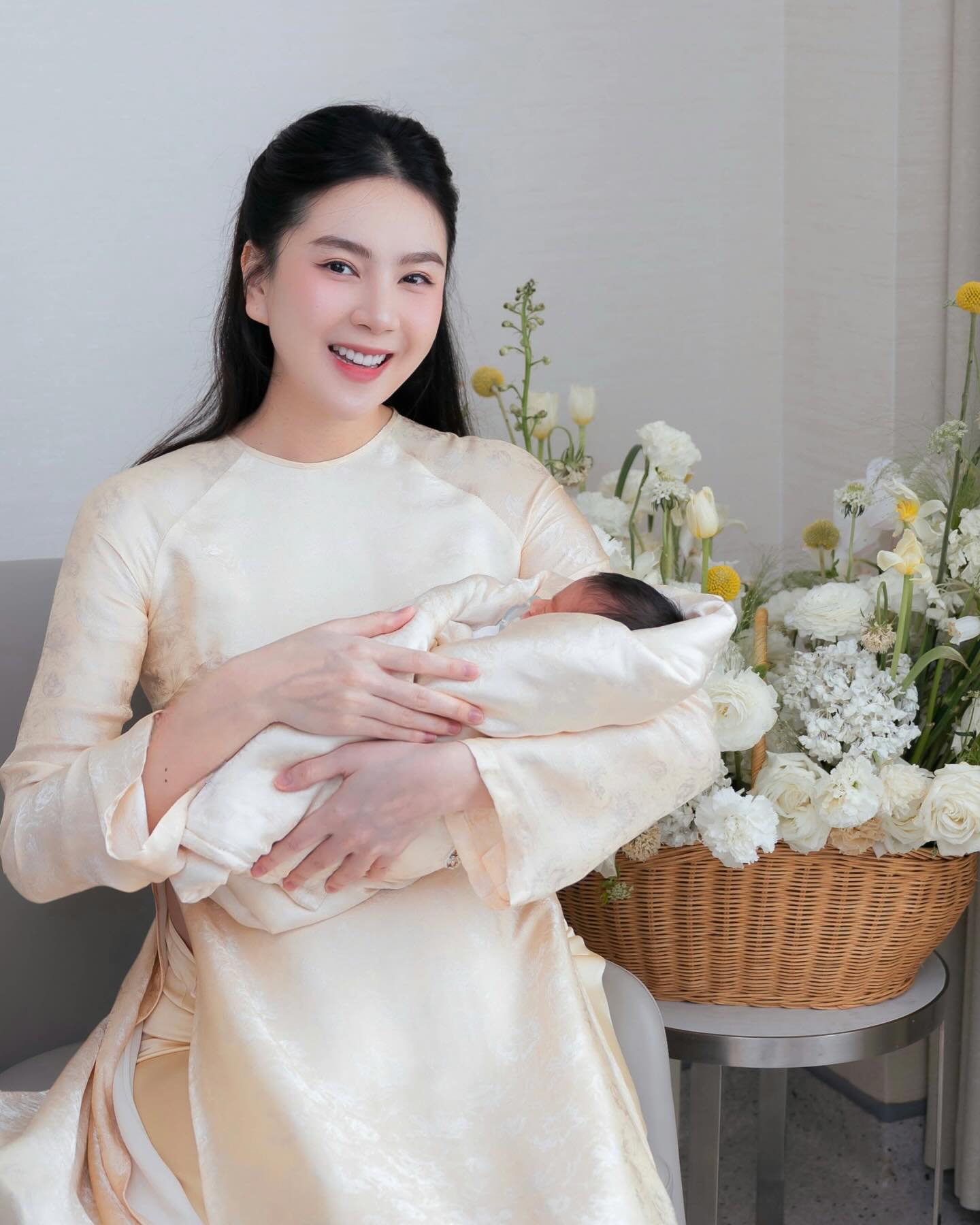 Con dâu nổi tiếng đại gia Bắc Giang công bố hình ảnh giấu kín suốt 10 tháng- Ảnh 2.