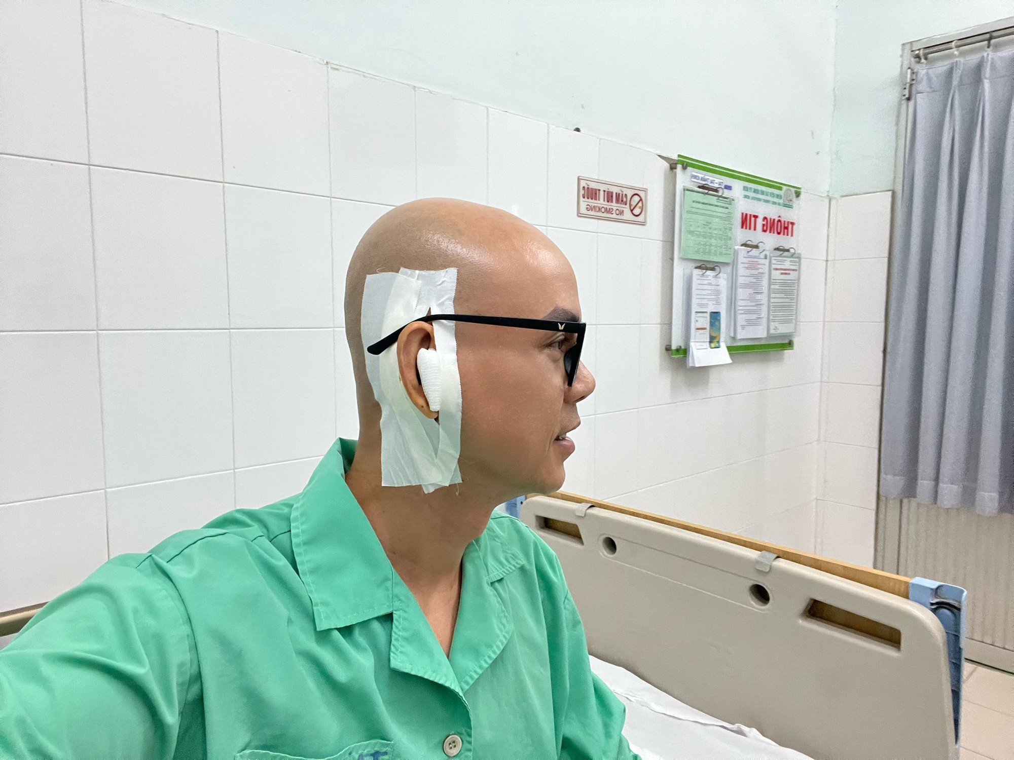 1 nam ca sĩ Vbiz bị thủng màng nhĩ, tình trạng hiện tại ra sao? - Ảnh 1. 1 nam ca sĩ Vbiz bị thủng màng nhĩ, tình trạng hiện tại ra sao? - Ảnh 1.