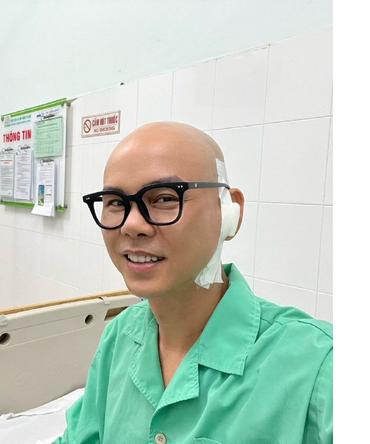 Ca sĩ Phan Đinh Tùng phẫu thuật 3 tiếng vá màng nhĩ- Ảnh 1.