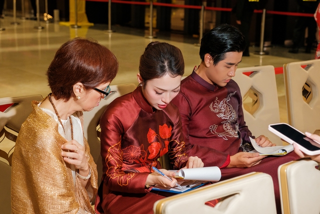 Nguyên Khang - Khánh Vy dẫn chương trình giao lưu âm nhạc Phật giáo quốc tế Vesak 2025 - Ảnh 2.