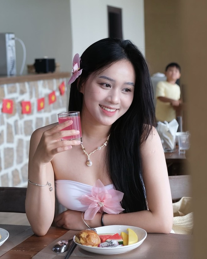 Bạn gái “nam thần”U23 Việt Nam diện bikini khoe body “nóng bỏng mắt”, bốc lửa không kém Yến Xuân, xứng danh nhất nhì làng WAG- Ảnh 4.
