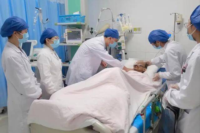 Người đ&agrave;n &ocirc;ng đột tử khi đang tập thể dục buổi s&aacute;ng, b&aacute;c sĩ cảnh b&aacute;o: Dậy sớm tập thể dục đừng mắc phải 3 sai lầm n&agrave;y- Ảnh 1.