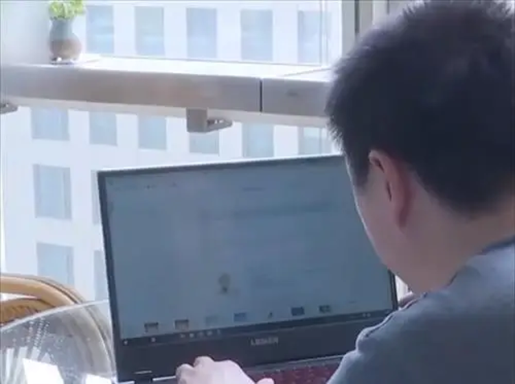 Người đàn ông lừa đảo ngân hàng bằng tài khoản tiết kiệm chỉ 180. 000 đồng - Ảnh 1.