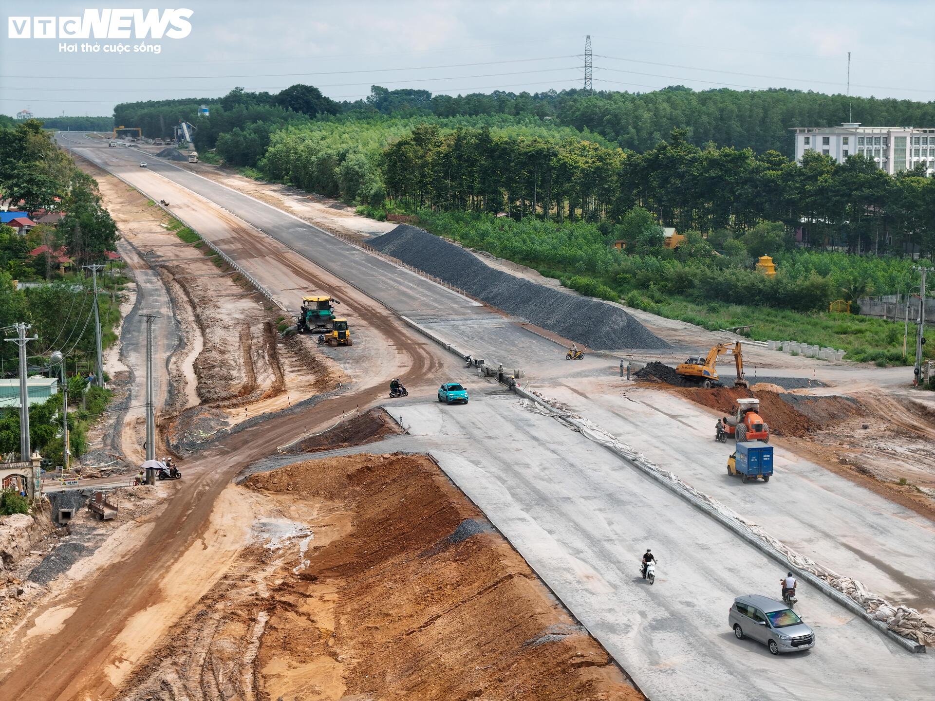 Toàn cảnh cao tốc Biên Hòa - Vũng Tàu đoạn qua Đồng Nai sau gần 2 năm thi công - Ảnh 7.