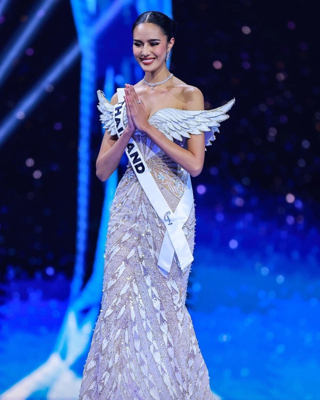 Tân Miss World 2025 từng “đốt cháy” Miss Universe với loạt váy hở bạo, body nuột đến từng centimet- Ảnh 4.