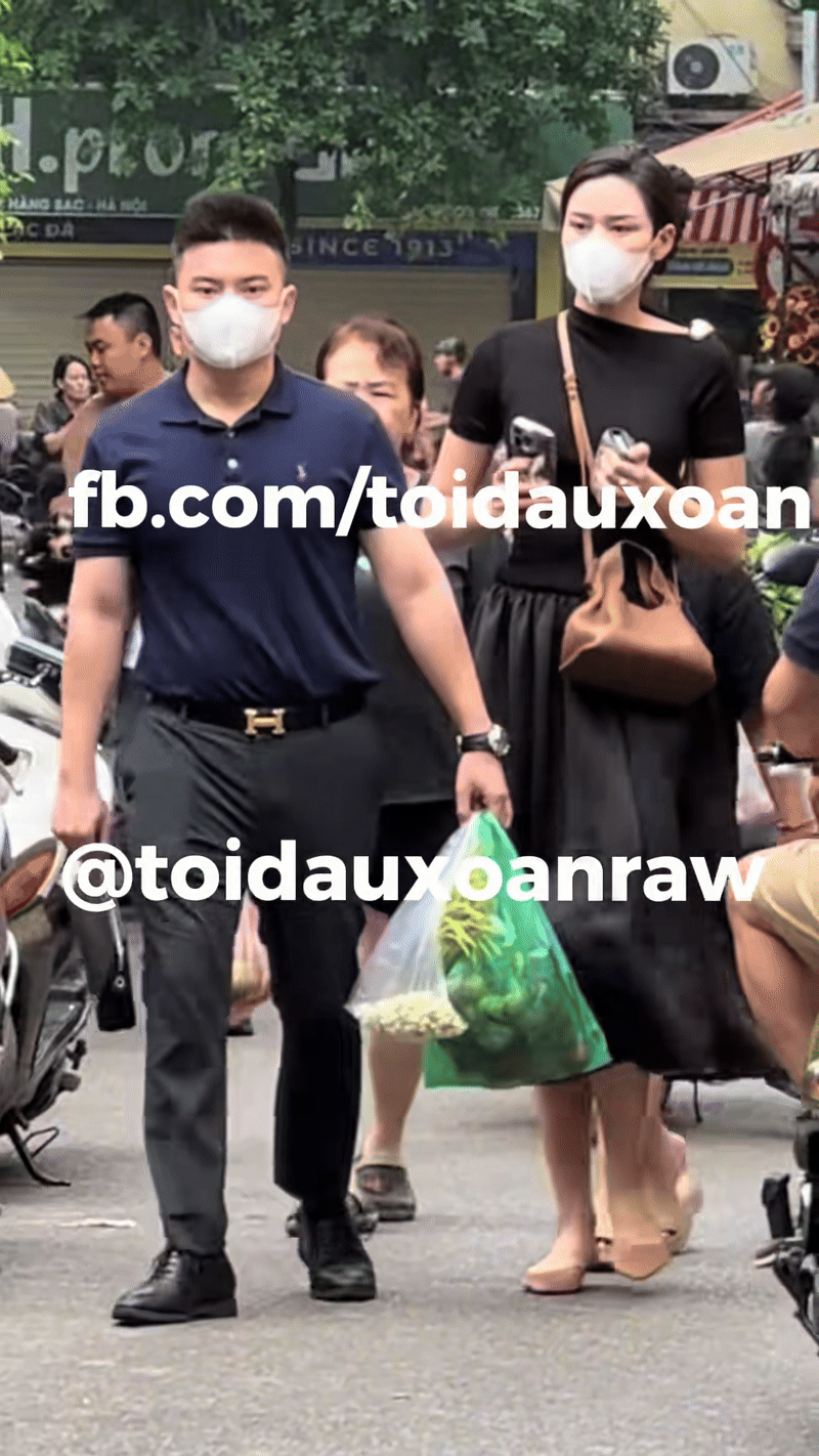 HOT: Hoa hậu Đỗ H&agrave; bị "t&oacute;m d&iacute;nh" lộ diện b&ecirc;n bạn trai, h&agrave;nh động của thiếu gia giữa chợ th&agrave;nh t&acirc;m điểm - Ảnh 1.