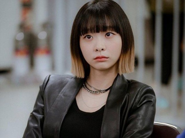 Đóa hoa độc lạ của showbiz: Từ Đóa hoa độc lạ của showbiz: Từ