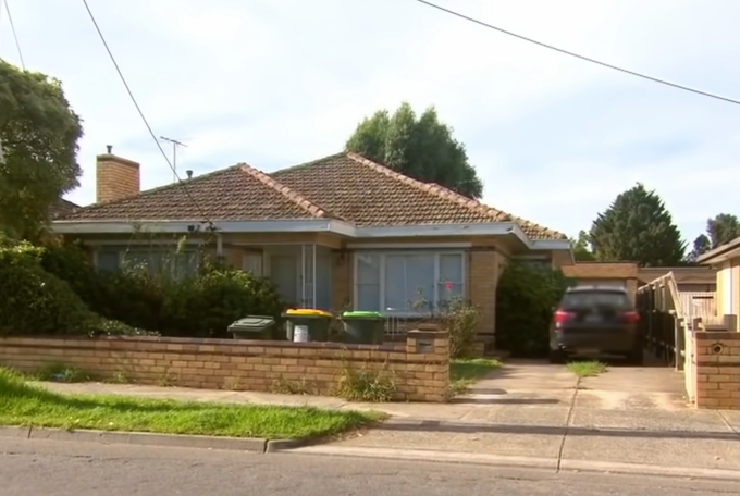 Kh&ocirc;ng phải vợ chồng hay người th&acirc;n, người phụ nữ tự dưng được thừa kế 1 căn nh&agrave; "tr&ecirc;n trời rơi xuống": Chủ di ch&uacute;c tưởng lạ m&agrave; h&oacute;a quen - Ảnh 2.