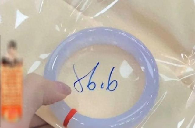 Vòng ngọc 180 triệu đồng bị mất: SF Express chỉ bồi thường 240 . 000 Đồng - Ảnh 1.